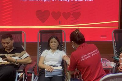 Giáo viên trường Mầm non Chỉ Đạo hưởng ứng tham gia hiến máu tình nguyện năm 2023